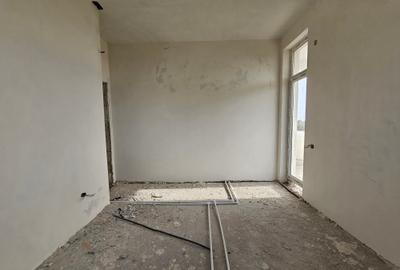 Apartament cu 3 camere decomandat în Km 5 - 5