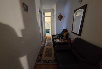 Apartament cu 4 camere decomandat în Central