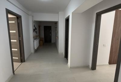 Apartament cu 3 camere decomandat, mobilat în Central