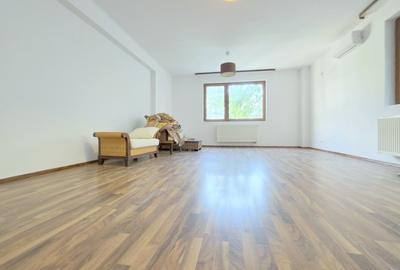 Apartament cu 3 camere decomandat în Băneasa
