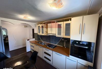 Apartament cu 4 camere semidecomandat în Traian
