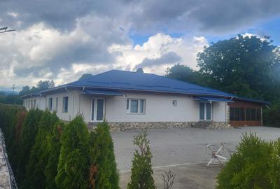 Spațiu comercial, de 438 mp, în Central - 8