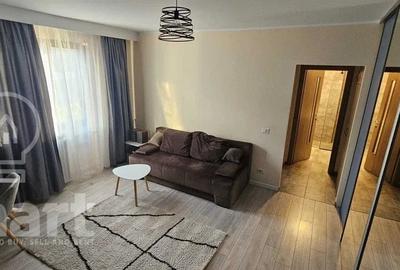 Apartament cu 2 camere semidecomandat, mobilat în Central