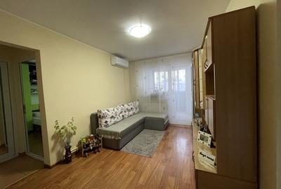 Apartament cu 3 camere semidecomandat în Sârbi
