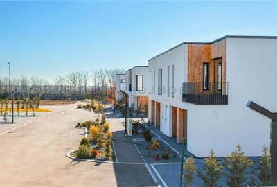 Duplex cu 4 camere cu Piscina în Mărăcineni - 1