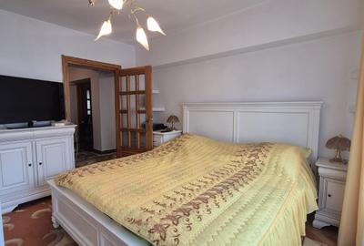 Apartament cu 4 camere decomandat în Central