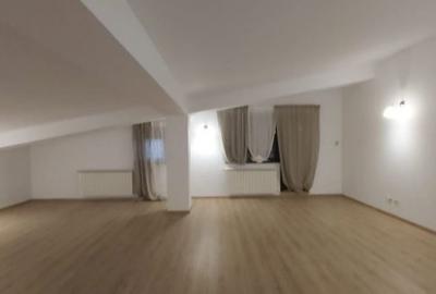 Casă cu 6 camere cu Teren 400 Mp în Voluntari