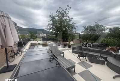 Casă cu 9 camere cu Teren 2200 Mp în Central