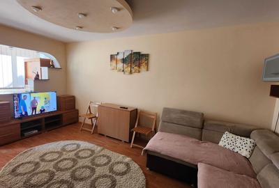 Apartament cu 3 camere decomandat în Dristor