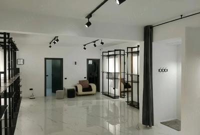 Spațiu comercial, de 80 mp, în Central - 3