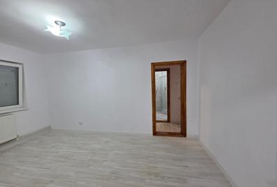 Apartament cu 2 camere semidecomandat în Adjud