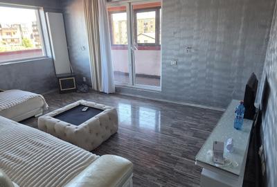 Apartament cu 3 camere decomandat în Apărătorii Patriei