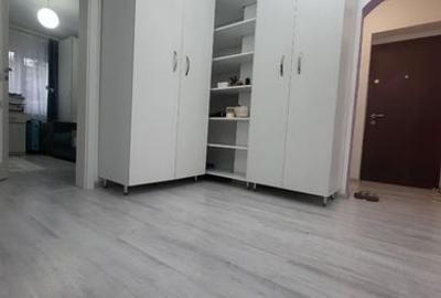 Apartament cu 3 camere decomandat în Republicii