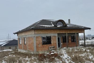 Casă cu 4 camere în Ipotești - 5