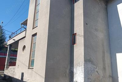 Casă cu 6 camere cu Teren 450 Mp în Central - 2
