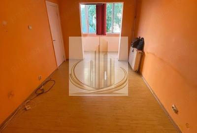 Apartament cu 3 camere semidecomandat în Șagului