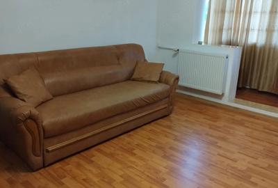 Apartament cu 2 camere semidecomandat în Craiovița Nouă