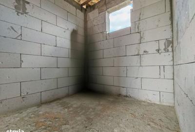 Casă cu 4 camere în Lumina