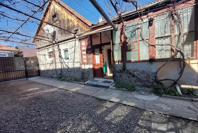 Casă cu 2 camere cu Teren 300 Mp în Central