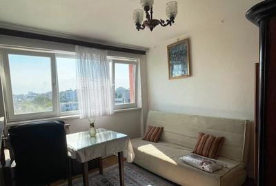 Apartament cu 3 camere semidecomandat în Obor