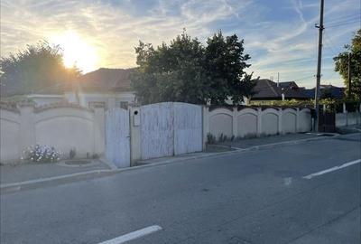 Casă individuală cu 4 camere cu Teren 1183 Mp în Est