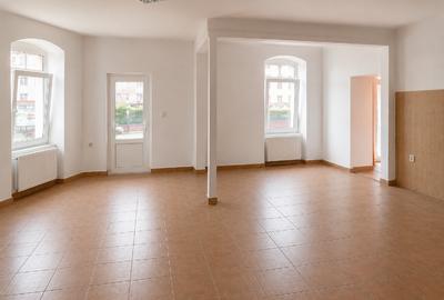 Casă individuală cu 4 camere cu Canalizare în Central - 3