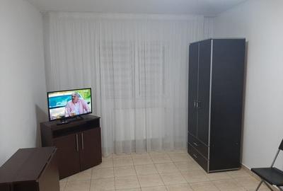 Garsonieră decomandată în Pajura