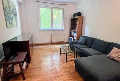 Apartament cu 3 camere decomandat în Jiului