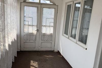 Casă cu 4 camere în Dumbrava