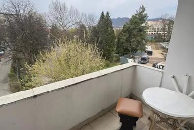 Apartament cu 3 camere semidecomandat în Ultracentral