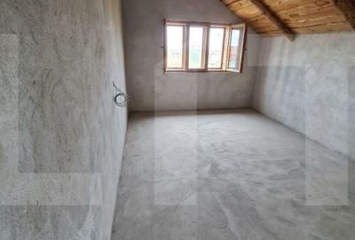 Casă cu 4 camere în Dealu Mare