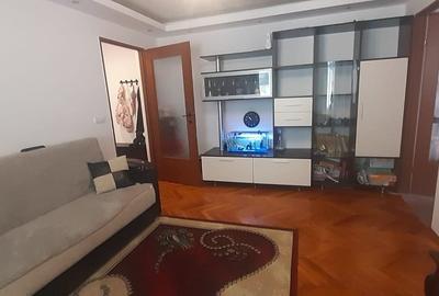 Apartament cu 3 camere semidecomandat în Central