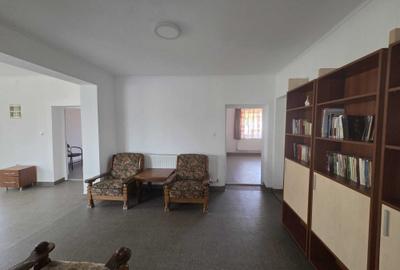 Casă cu 4 camere cu Teren 210 Mp în Central