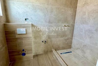 Casă cu 4 camere cu Teren 476 Mp în Central
