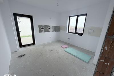 Casă cu 5 camere cu Teren 492 Mp în Glina - 9