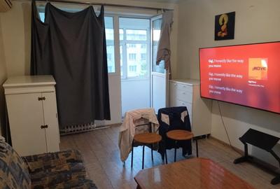 Apartament cu 3 camere decomandat în Drumul Taberei