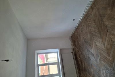 Apartament cu 3 camere decomandat în Exterior Vest