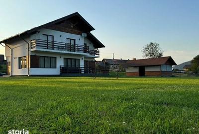 Casă cu 4 camere cu Teren 150 Mp în Panaci