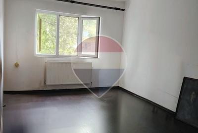Apartament cu 3 camere decomandat, mobilat în Hotvon