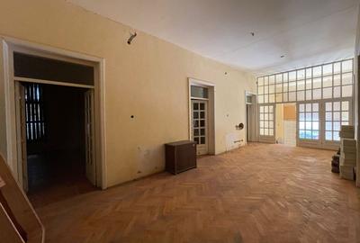Casă individuală cu 17 camere cu Canalizare în Universitate - 9