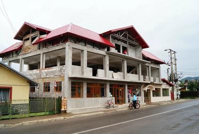 Casă cu 11 camere cu Teren 845 Mp în Cornu - 2