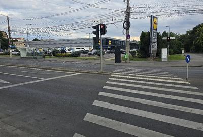 Apartament cu 3 camere decomandat în Medicină