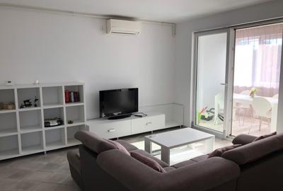 Apartament cu 2 camere semidecomandat, mobilat în Sisești