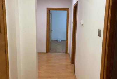 Apartament cu 4 camere decomandat în Republicii