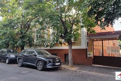 Casă cu 5 camere în Central