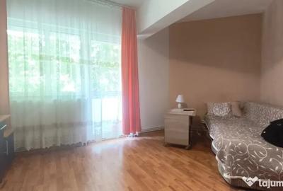 Garsonieră decomandată în Central