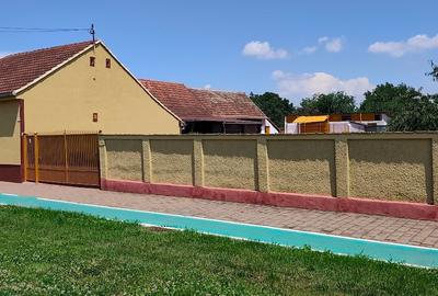 Casă individuală cu 5 camere cu Teren 1090 Mp în Central