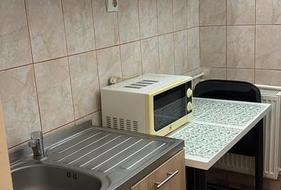 Garsonieră decomandată în Tei