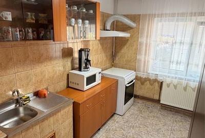 Apartament cu 3 camere decomandat în Găvana