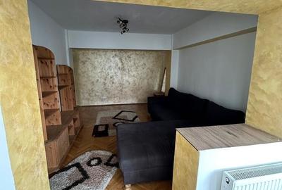 Apartament cu 3 camere decomandat în Exterior Vest